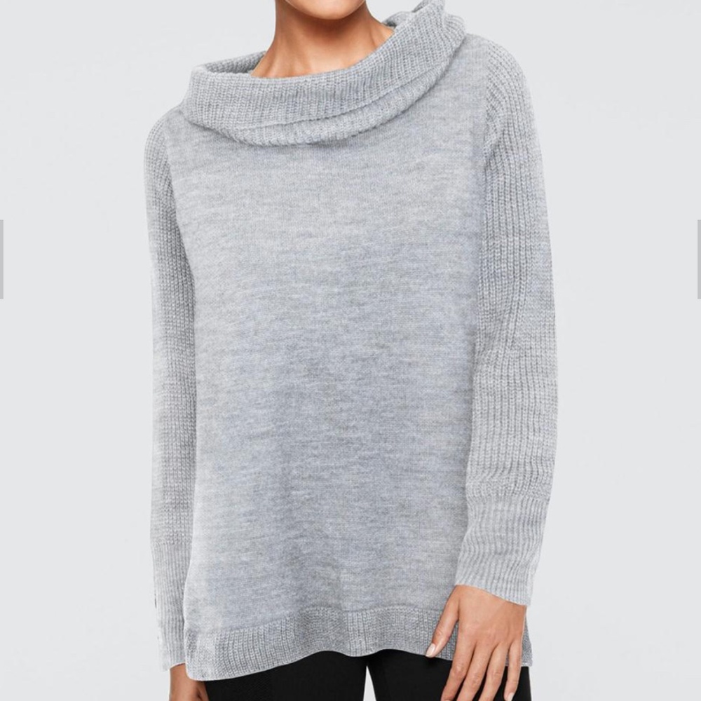 Venus Faux Split Back Button Accent Gray Turtleneck Sweater size small